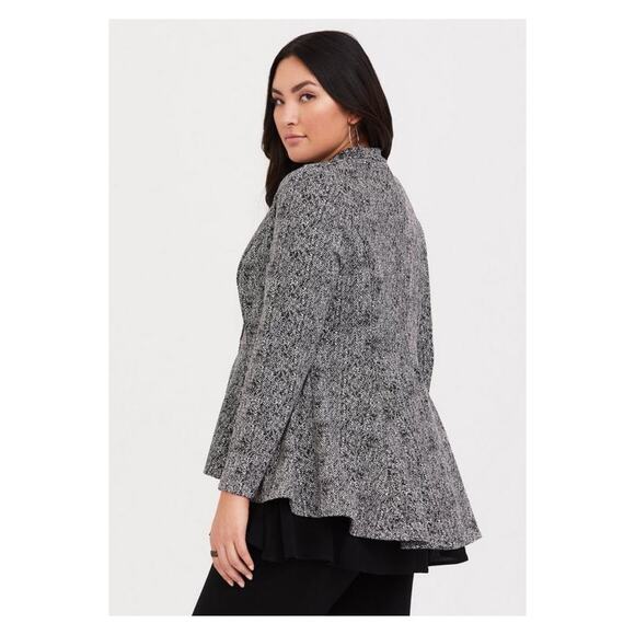 Torrid Black&White Chevron Peplum Jacket Sz.4 - Picture 3 of 16